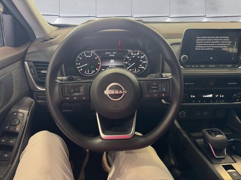 Used 2023 Nissan Rogue SV image 9