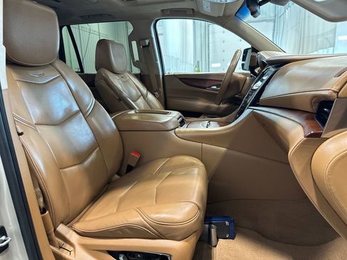 Used 2015 Cadillac Escalade Platinum AWD/4WD image 36
