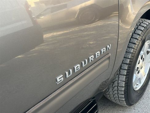 Used 2012 Chevrolet Suburban LT AWD/4WD image 38