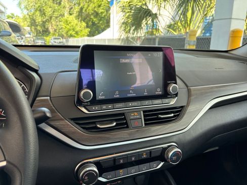 Used 2025 Nissan Altima 2.5 SV image 17