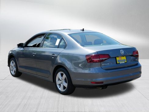 Used 2018 Volkswagen Jetta SE FWD image 5
