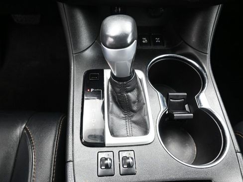 Used 2016 Toyota Highlander XLE image 19