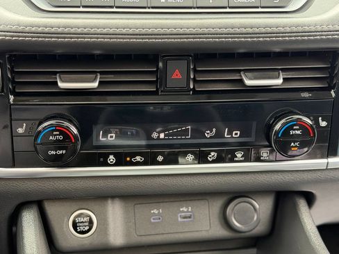 Used 2021 Nissan Rogue SV w/ Premium Package AWD/4WD image 15