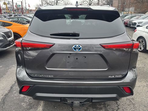 Used 2022 Toyota Highlander XLE image 7