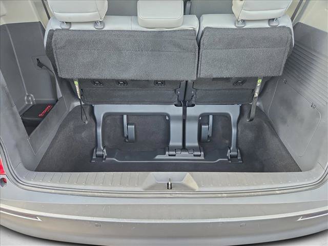 Used 2024 Toyota Sienna XLE FWD image 6