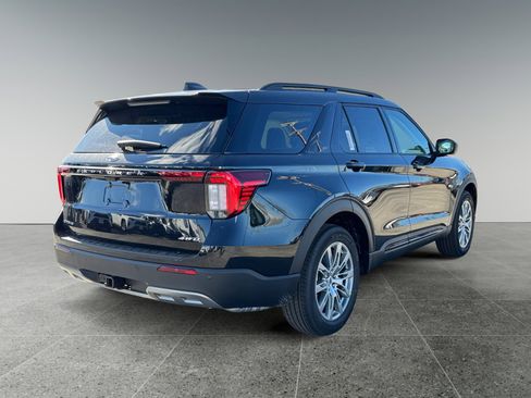 New 2026 Ford Explorer Active w/ Active Comfort Package image 5