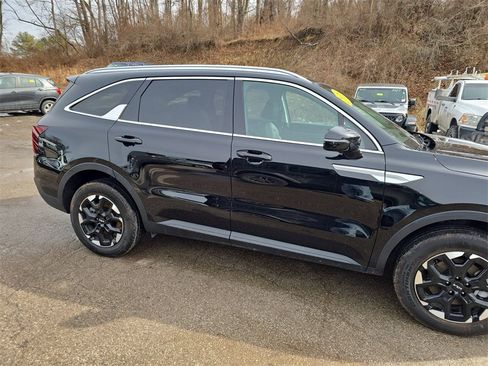 Used 2025 Kia Sorento S w/ Panoramic Sunroof Package image 3