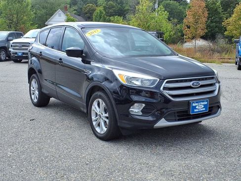 Used 2017 Ford Escape SE image 3