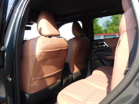 Used 2025 Mitsubishi Outlander SEL image 36