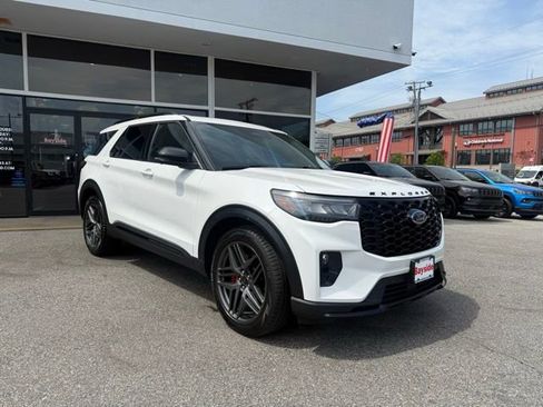 Used 2025 Ford Explorer ST w/ Sun And Sound Package image 2