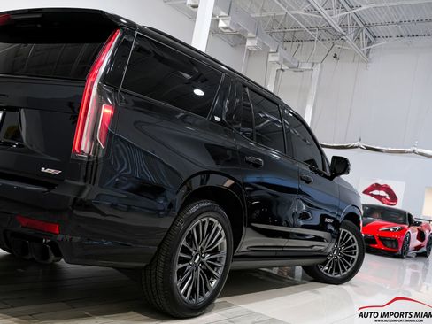 Used 2023 Cadillac Escalade V AWD/4WD image 37