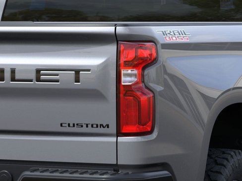 New 2026 Chevrolet Silverado 1500 Custom Trail Boss w/ LPO, Dark Essentials Package AWD/4WD image 11