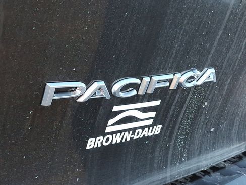 New 2026 Chrysler Pacifica Pinnacle image 23