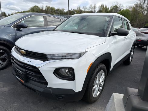 Used 2023 Chevrolet TrailBlazer LS FWD image 4