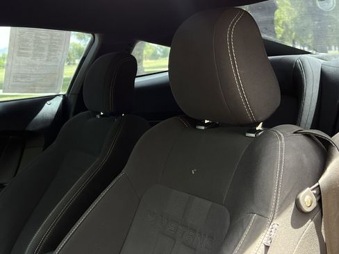 Used 2018 Ford Mustang Coupe RWD image 11