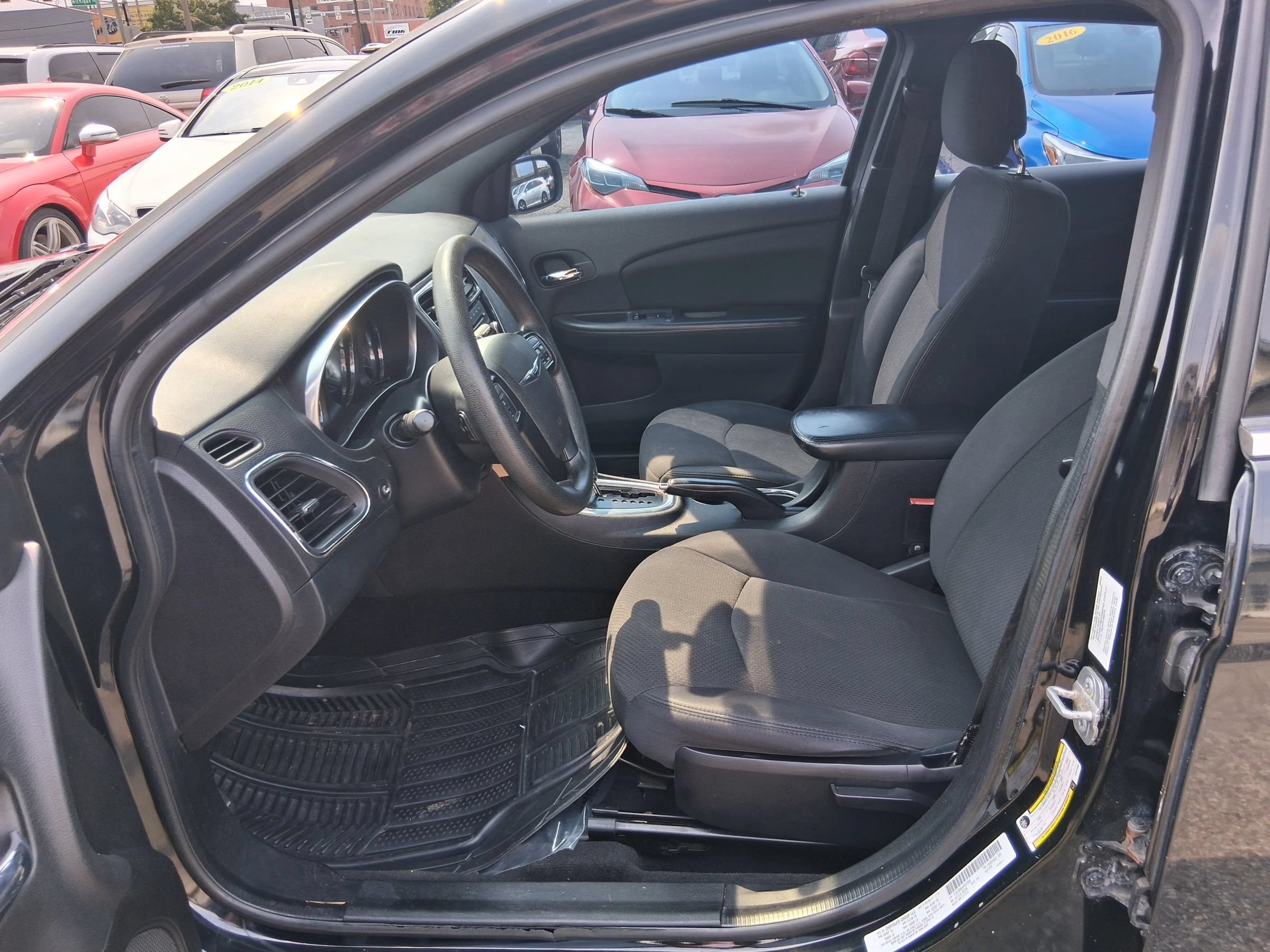 Used 2014 Chrysler 200 LX FWD image 10