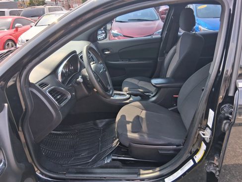 Used 2014 Chrysler 200 LX FWD image 10
