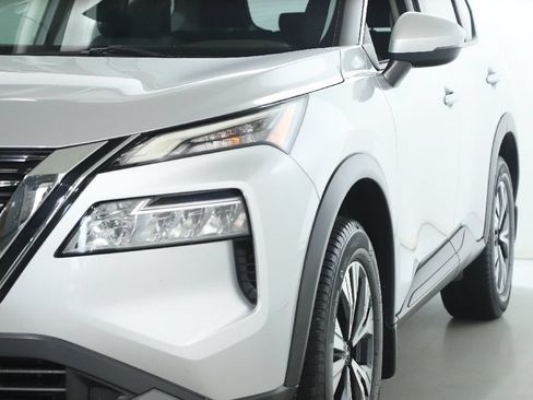 Certified 2022 Nissan Rogue SV FWD image 5