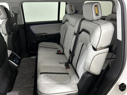 Used 2024 Rivian R1S Adventure AWD/4WD image 21