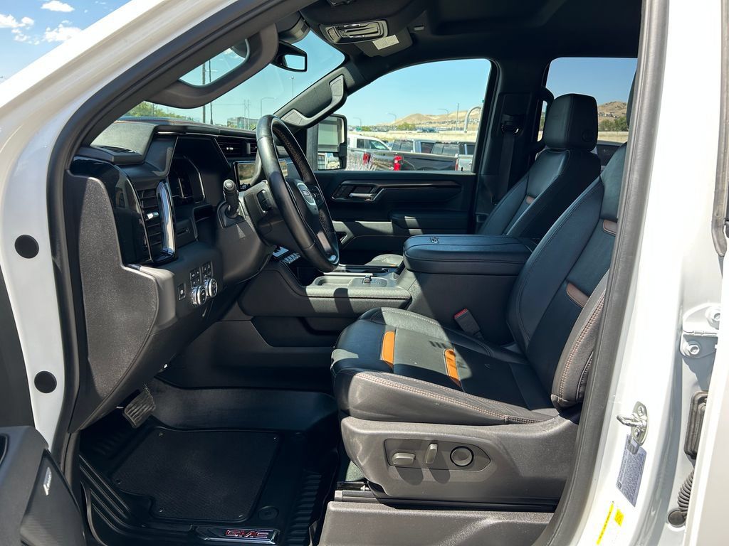 Used 2025 GMC Sierra 2500 AT4 AWD/4WD image 15