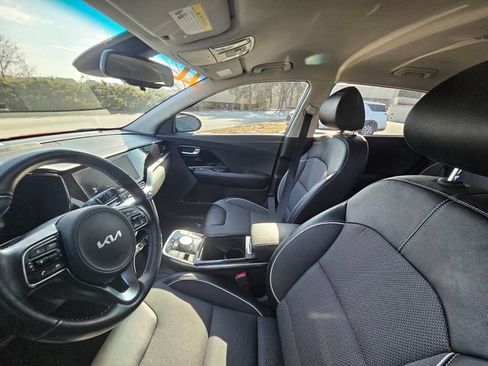 Used 2022 Kia Niro EX image 11