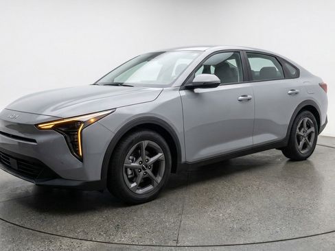 Used 2025 Kia K4 LXS image 3