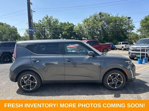 Used 2024 Kia Soul EX FWD image 2