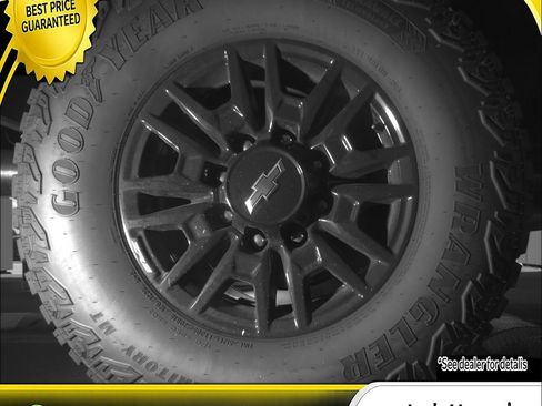 Used 2025 Chevrolet Silverado 2500 ZR2 w/ Technology Package AWD/4WD image 28