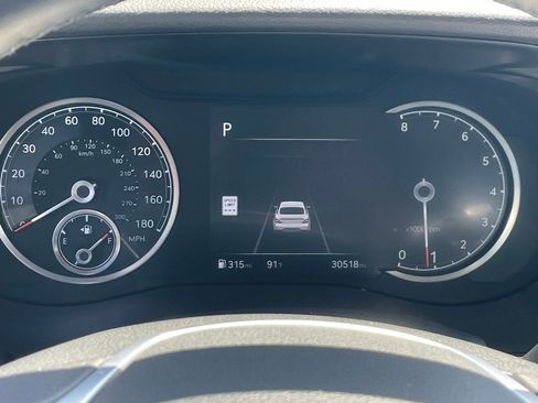 Used 2025 Genesis G70 2.5T AWD/4WD image 11