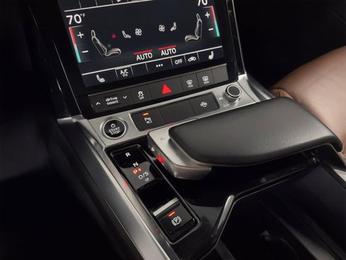 Used 2022 Audi e-tron Premium image 25