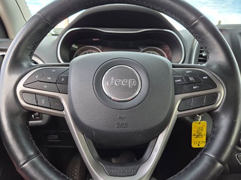 Used 2019 Jeep Cherokee Latitude w/ Cold Weather Group AWD/4WD image 16