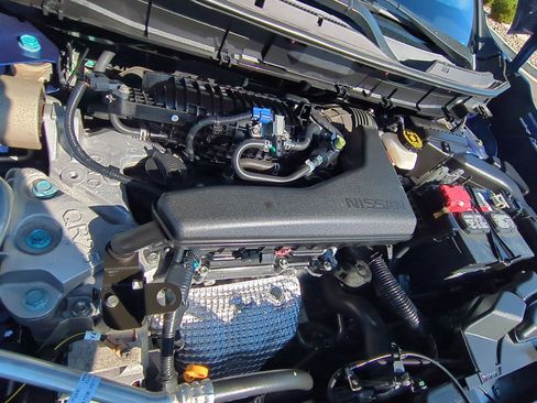 Used 2018 Nissan Rogue SV image 32
