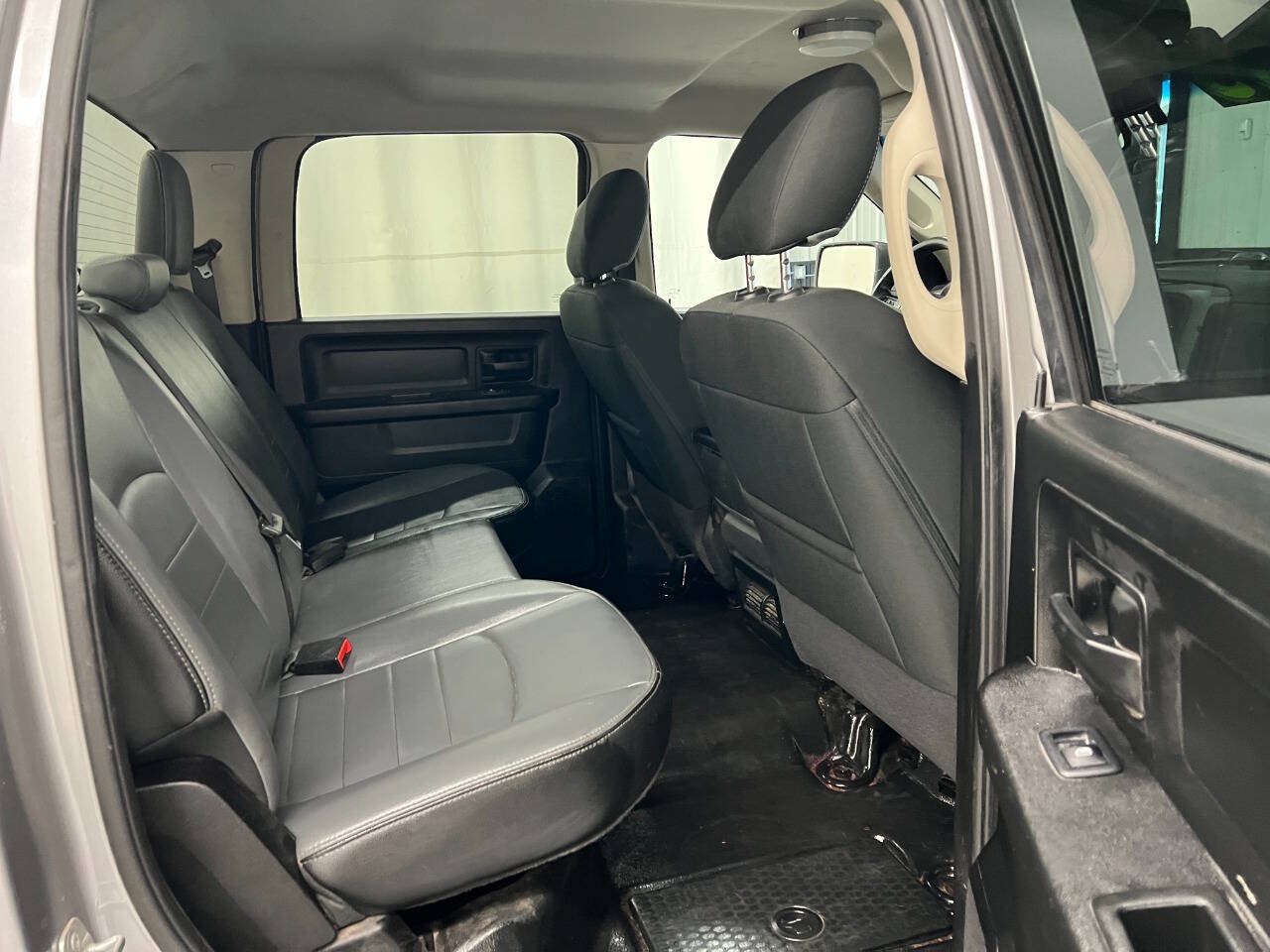 Used 2021 RAM 1500 4x4 Crew Cab Classic image 10