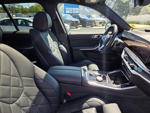 Used 2025 BMW X5 xDrive40i w/ M Sport Package AWD/4WD image 29