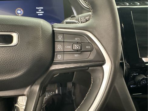 Used 2024 Jeep Grand Cherokee L Altitude image 25