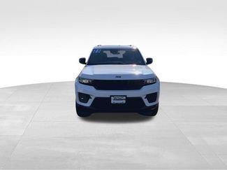 Used 2025 Jeep Grand Cherokee Altitude video 3