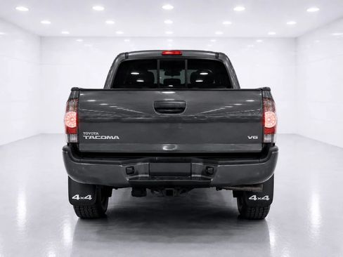 Used 2015 Toyota Tacoma 4x4 Double Cab w/ TRD Sport Package image 4