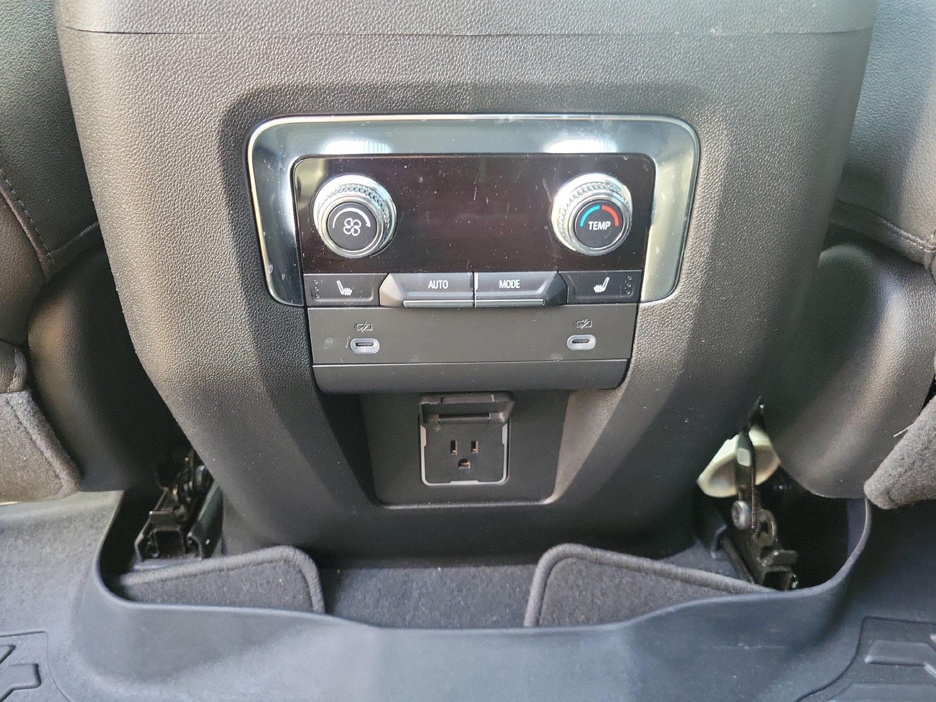 Used 2023 GMC Yukon SLT w/ SLT Premium Package RWD image 20