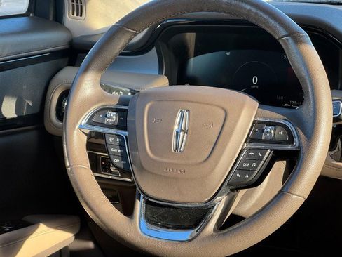 Used 2022 Lincoln Nautilus Standard AWD w/ Premium Package image 12