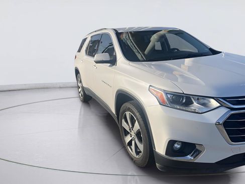 Used 2021 Chevrolet Traverse LT w/ LT Premium Package FWD image 1
