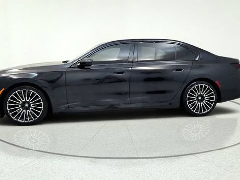 Used 2025 BMW i7 xDrive60 w/ Executive Package RWD image 5