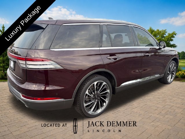 Used 2024 Lincoln Aviator Reserve w/ Equipment Group 201A AWD/4WD image 7