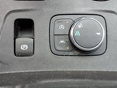 Used 2023 Chevrolet Traverse LT FWD image 22