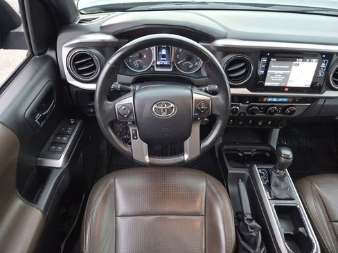 Used 2017 Toyota Tacoma Limited image 5