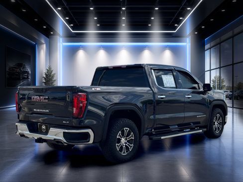 Used 2022 GMC Sierra 1500 SLT w/ X31 Off-Road Package AWD/4WD image 4