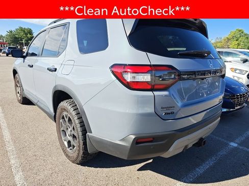 Used 2025 Honda Pilot TrailSport image 4