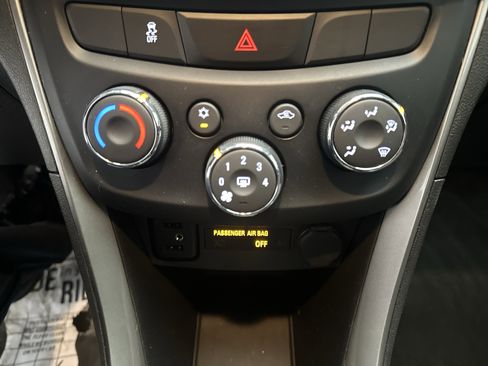 Used 2019 Chevrolet Trax LT w/ LT Convenience Package image 31