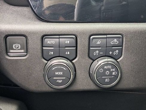 Used 2024 Chevrolet Silverado 1500 High Country w/ High Country Premium Package AWD/4WD image 23