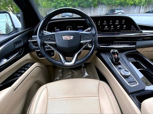 Used 2021 Cadillac Escalade Premium Luxury AWD/4WD image 4