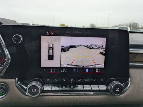 Used 2025 GMC Canyon Denali image 17